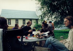 브래드 윌 (오른쪽 끝) (1993년 경) 드림타임 빌리지에서