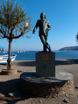 살바도르 달 리의 카다케스 조각상