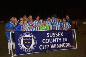 2012년 3월 서식스 카운티 컵을 들고 있는 브라이턴 & 호브 앨비언 선수들