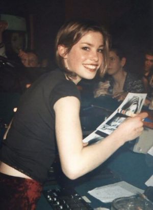 2007년 팬들에게 사인해주는 브룩 새치웰