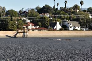 그늘막 공을 추가한 후의 아이반호 저수지
