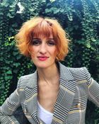 미스터 메르세데스 홍보 행사 중인 브리다 울(오른쪽)