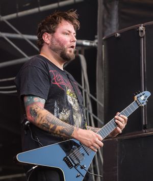 공동 설립자이자 밴드의 리드 작곡가인 브라이언 에쉬바흐