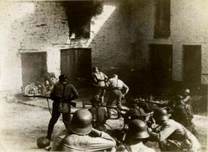 1944년 컬럼비아 픽처스에서 미국 개봉 당시 언더그라운드 게릴라로 출시된 로비 카드.