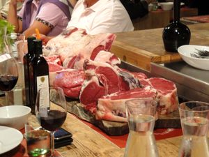 진열된 날고기 피오렌티나