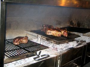 그릴에 구워지는 피오렌티나