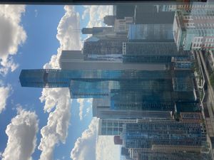 2022년 레이크 포인트 타워에서 본 363 이스트 와커 드라이브에 위치한 세인트 레지스 시카고