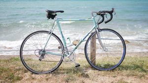 1980년대 후반의 크로-모 프레임 및 2×8 시마노 듀라 에이스를 장착한 비앙키