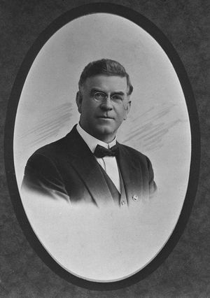 1919년부터 1921년까지 차일드는 좌익 정치인 존 스토레이의 개인 비서로 일했다.