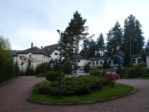 차르나}}의 수영장