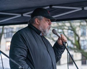 2023년 2월 베를린에서 열린 우크라이나 연대 집회에서 연설하는 비탈리 만스키