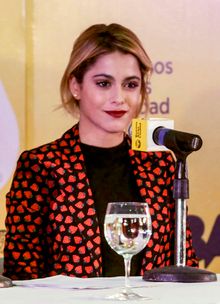 마르티나 스토이셀이 주연으로 발탁되었다