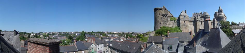 비트레 성은 빌렌 계곡과 비트레 북부 지역, 중세 라샤프 교외 지역을 굽어보고 있다.