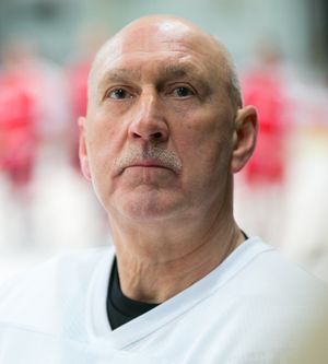 전 소련 국가대표 선수 헬무츠 발데리스 (Helmuts Balderis), 2014년 사진. 발데리스는 선수 경력 말년에 NHL의 미네소타 노스 스타스에서 한 시즌을 뛰었다.