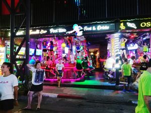 방라 로드, 빠통 (2018)의 술집