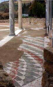 말굽 모양 안뜰의 모자이크 유적