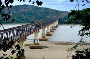 2012년 1월 밍기 언덕에서 바라본 나와데이 다리의 모습