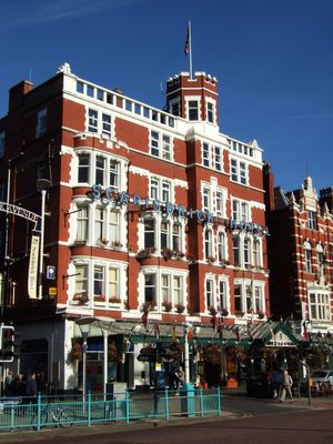 로드 스트리트의 스카리스브릭 호텔
