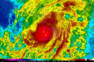 불안정한 날씨가 부탄까지 확산되면서 방글라데시 상공에서 약화된 엄펀