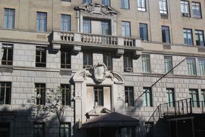 센트럴 파크 웨스트 145번지에 있는 남쪽 출입구