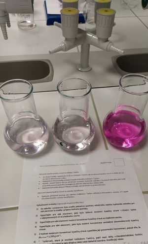 페놀프탈레인을 지시약으로 사용하여 산-염기 적정의 세 가지 다른 지점