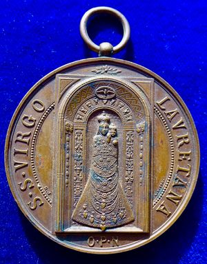 1894년 화재 이전의 메달에 새겨진 흑색 성모