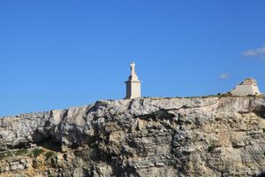 성 바울의 조각상과 탑의 잔해