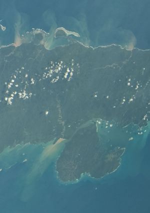 산호르헤섬 (상공에서, 본섬 남쪽에 위치)