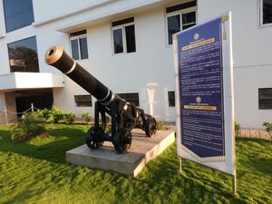 살렘 시청 본부의 대포