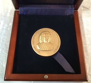 과학 또는 공학 분야 외의 뛰어난 업적을 기리는 새뮤얼 존슨 메달