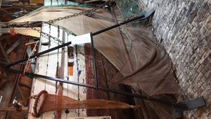 해안 근처에서 손으로 조작하는 전통적인 밀어 그물. 1955년까지 네덜란드에서 사용되었다.