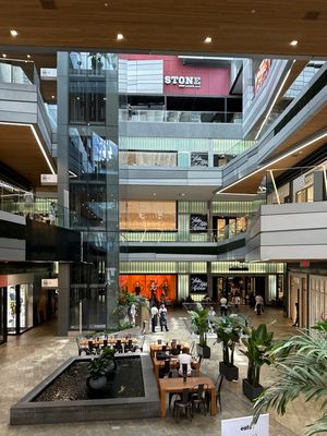 2016년 개점한 SFA 브리켈 시티 센터 (마이애미)