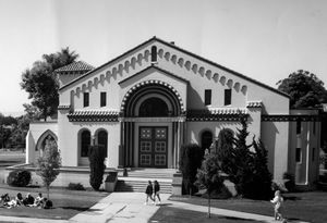 에델 포프 강당