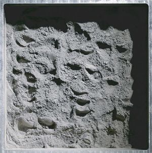 중국의 창어 6호 임무가 수집한 달 뒷면의 첫 번째 달 표토 샘플.