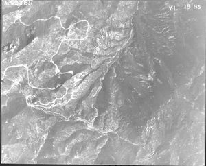 샤이엔산의 정면, 흑백 사진.