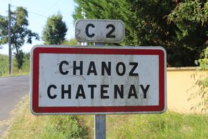 코뮌 입구를 알리는 표지판