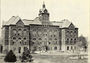 1969년 화재로 소실되기 전의 올드 메인 건물.