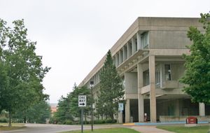 파너 홀 (Faner Hall) 북서쪽에서 본 모습