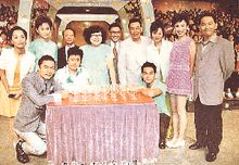 선뎬샤가 출연진과 재회한 마지막 공개 석상 오늘 밤 즐겨요