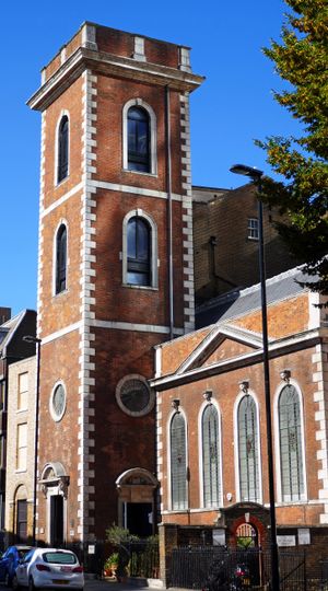 1690년대에 지어진 오랫동안 성직자의 직분을 잃은 세인트 토머스 교회에는 현재 구 수술실 박물관과 약초 창고가 있다.