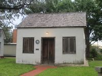 로스 노갈레스 박물관, 세긴에서 유일한 아도비 건물(1849년 건축), 1953년 세긴 보존 협회에 의해 복원