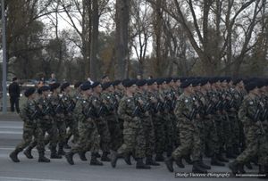 퍼레이드 중인 강 소함대 대원