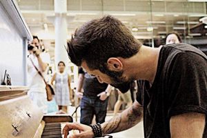 세인트판크라스 콩코스에 있는 피아노 중 하나