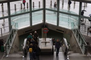 세인트 판크라스 역 대합실에서 킹스 크로스 세인트 판크라스 역으로 들어가는 입구 중 하나