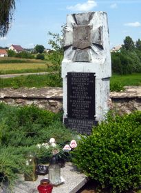 1940년 4월 24일 독일군에 의해 살해된 폴란드인들의 집단 매장지 기념비