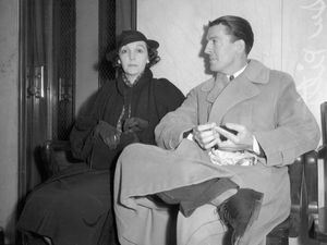 피츠와 남편 존 우달, 1935년경