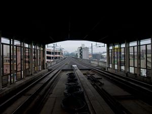 야오토메역과 이즈미추오역 사이의 선로