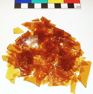 금발 셸락 조각