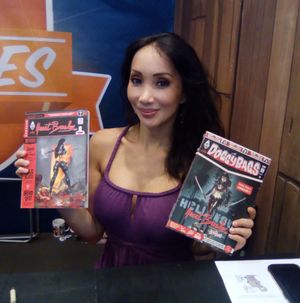 2017년 재팬 엑스포에서 만화책에 서명하는 트랑