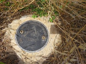 웨스턴오스트레일리아주 레이크 리치몬드의 모니터링 우물, 호숫가 주변에 점점이 흩어져 있는 여러 우물 중 하나입니다.